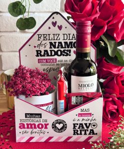 caixa envelope caneca e vinho
